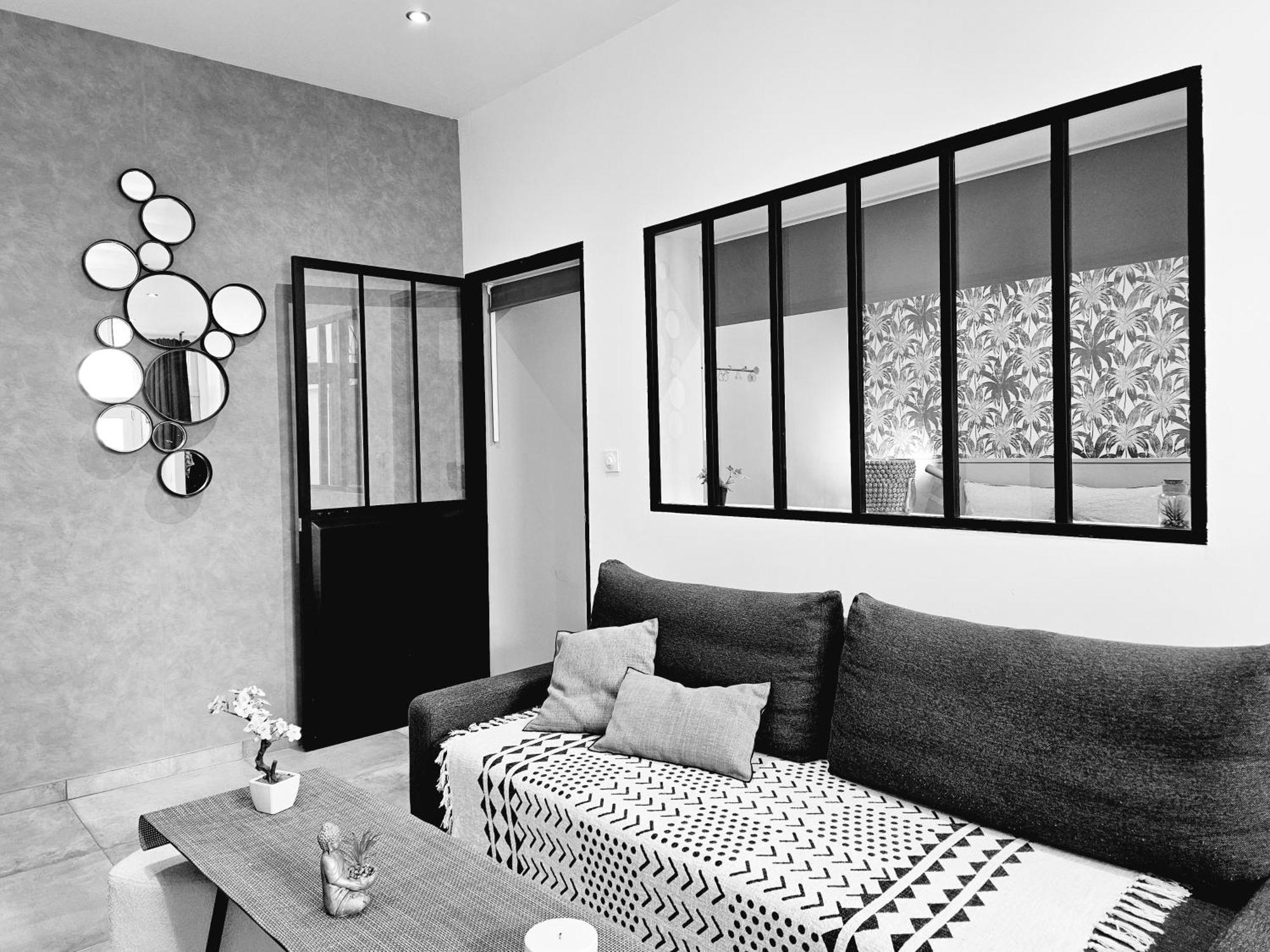 Appartamento Refuge Urbain - Ideal Pro, Familles & Amis - Le Calme En Hypercentre - Wifi Debit - Netflix - Machine A Laver - Gare, Cathedrale, Commerces, Restaurants & Transports En Commun A Moins De 10 Minutes A Pied