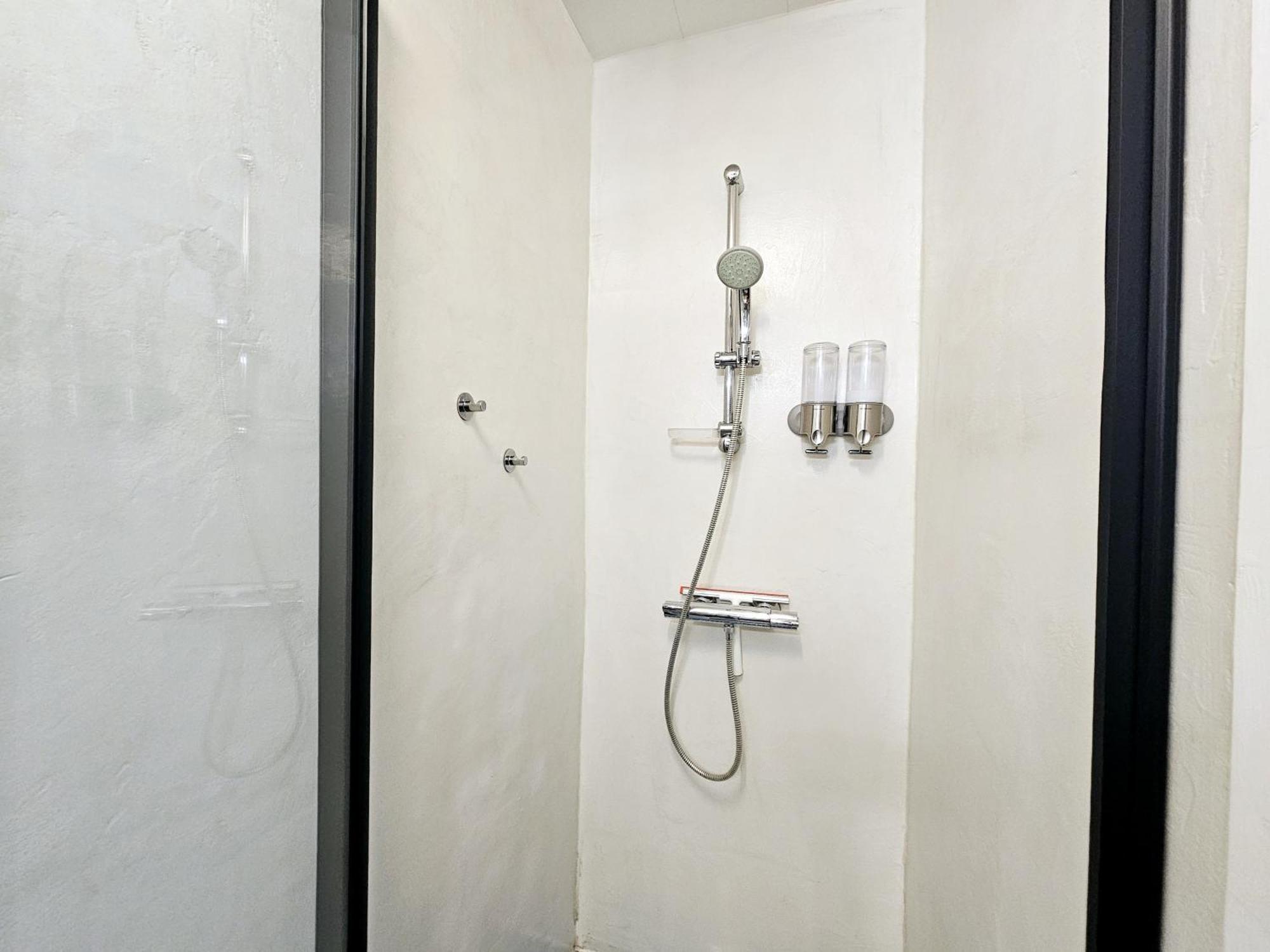 Refuge Urbain - Ideal Pro, Familles & Amis - Le Calme En Hypercentre - Wifi Debit - Netflix - Machine A Laver - Gare, Cathedrale, Commerces, Restaurants & Transports En Commun A Moins De 10 Minutes A Pied * Reims
