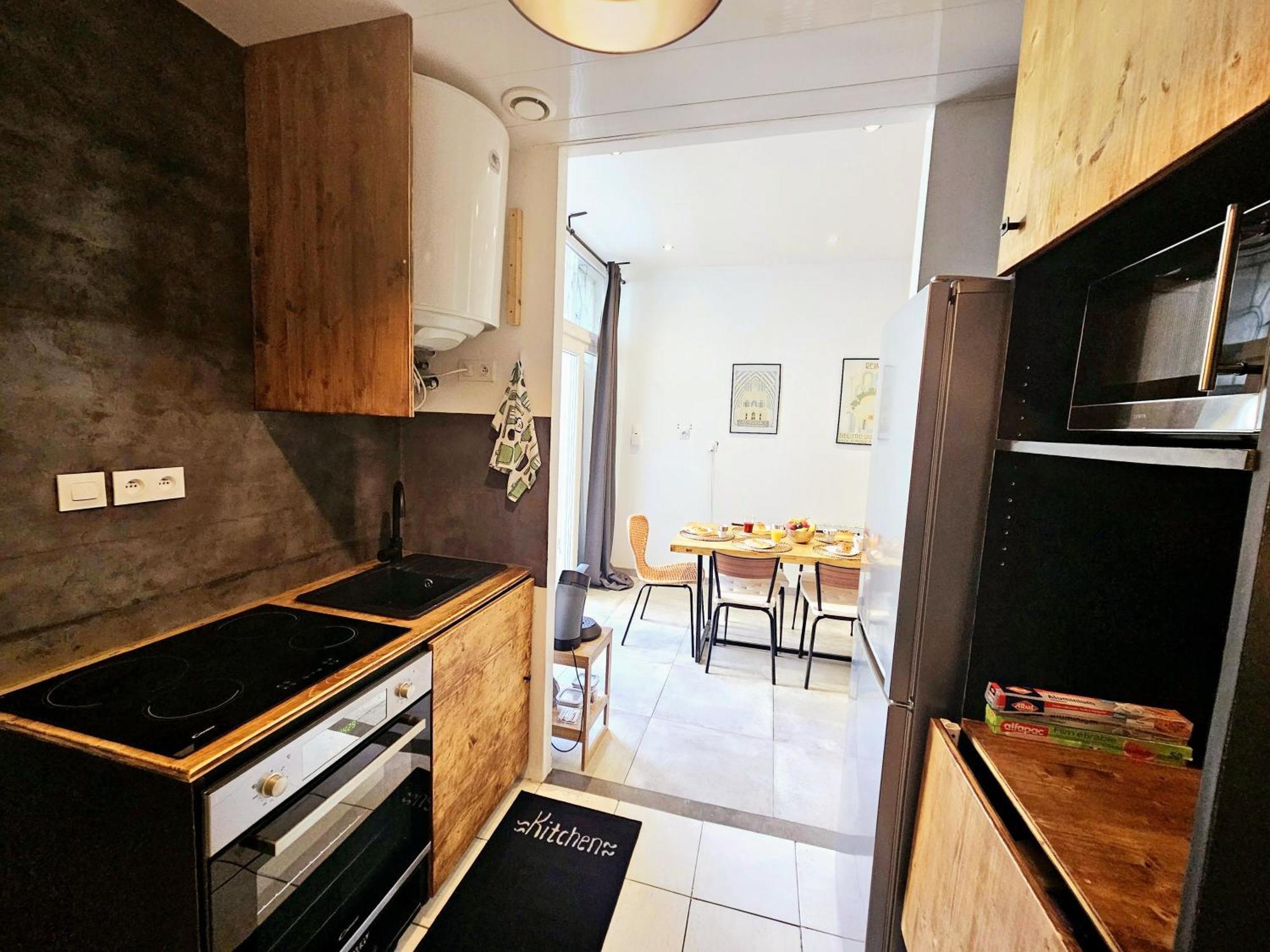 Refuge Urbain - Ideal Pro, Familles & Amis - Le Calme En Hypercentre - Wifi Debit - Netflix - Machine A Laver - Gare, Cathedrale, Commerces, Restaurants & Transports En Commun A Moins De 10 Minutes A Pied Reims